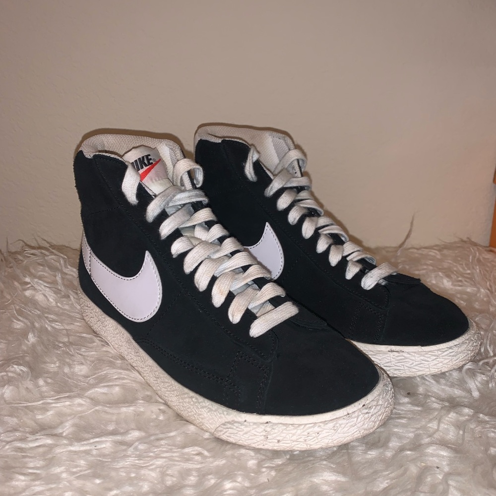Nike Mid Blazer 77’s Black and white